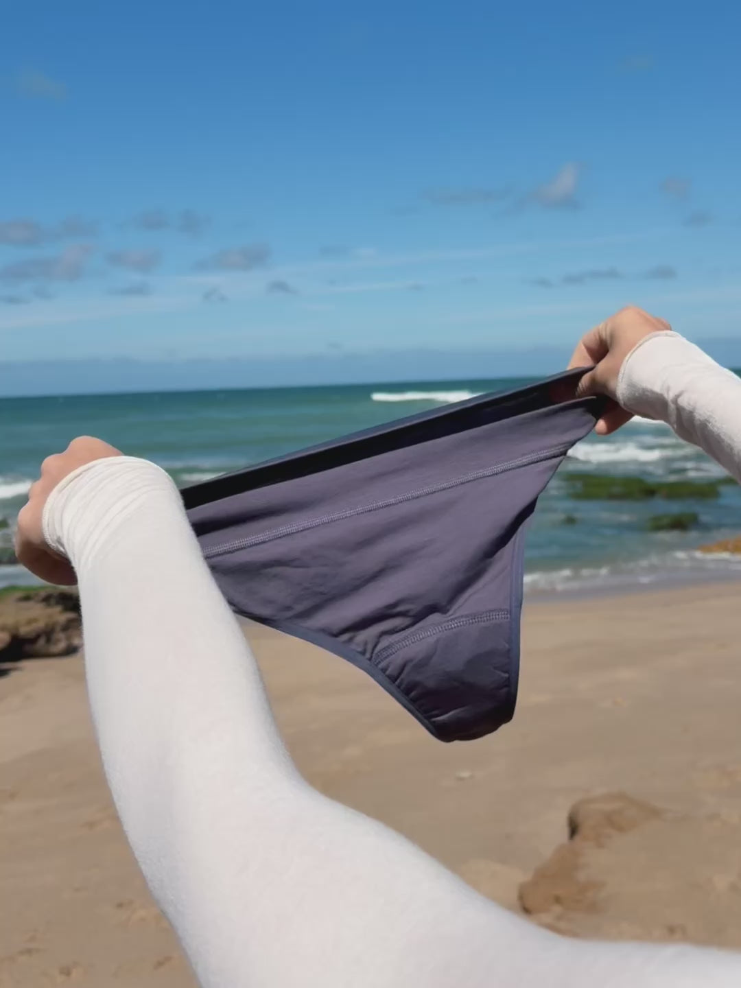 Indlæs video: Classic Højtaljet G-streng i Lavender Grey